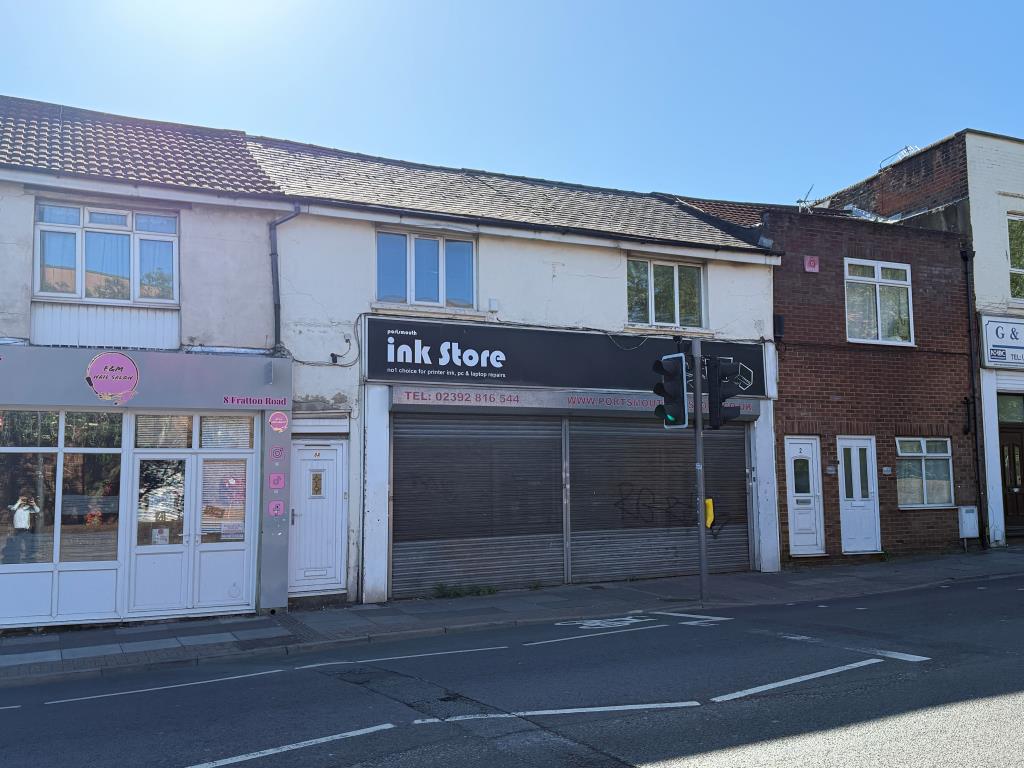 Lot: 45 - MIXED USE FREEHOLD BUILDING - Main shop front from fratton road